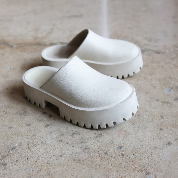Jeffrey Campbell Shoes - Bae Clog Slip On Platform Clog Jeffrey Campbell Womens Size 7 Cream White Fall